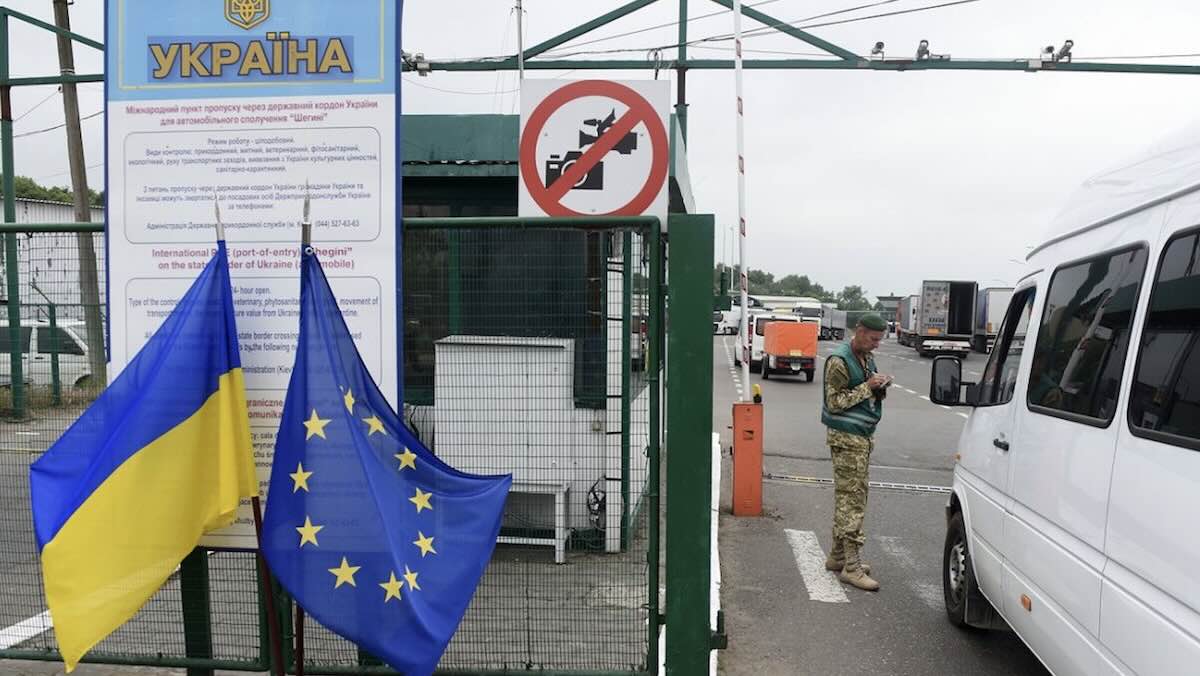 Українці за кордоном зможуть отримати бронь від мобілізації / Фото: відкриті джерела