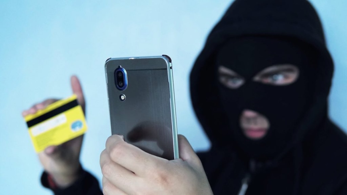 Шахраї ошукали трьох жителів Херсонщини / Фото: відкриті джерела