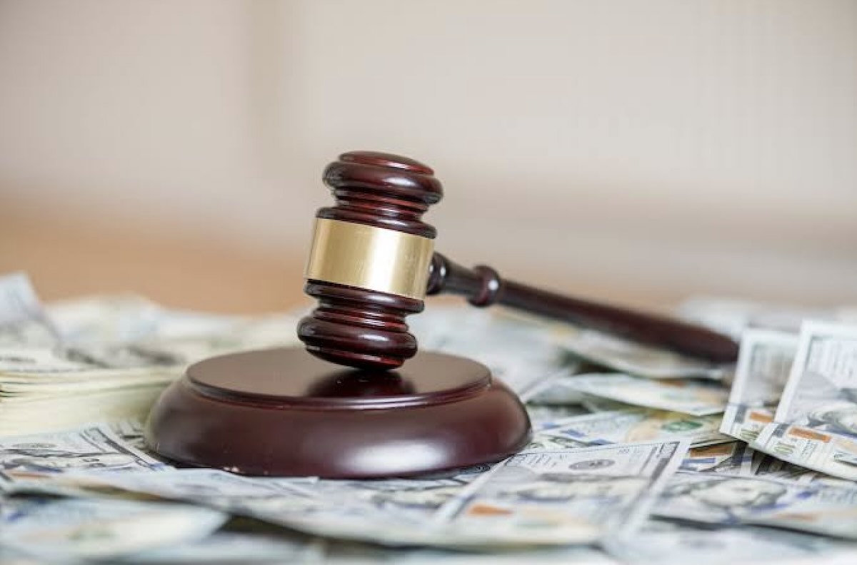 Суд стягнув понад 1,6 млн грн